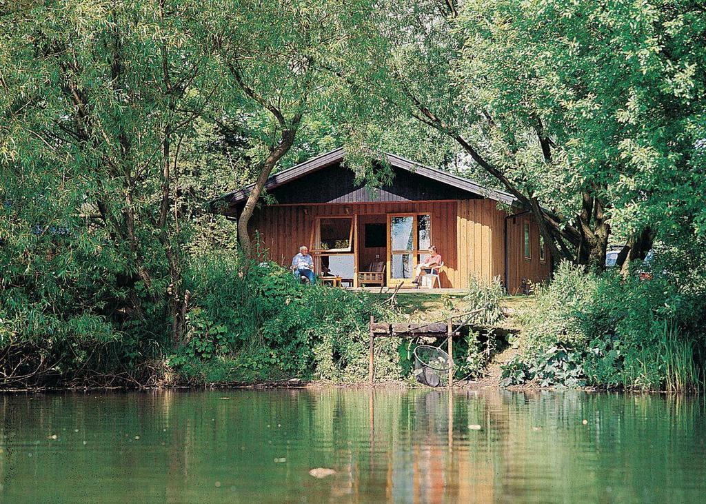 Lakeside Lodges *